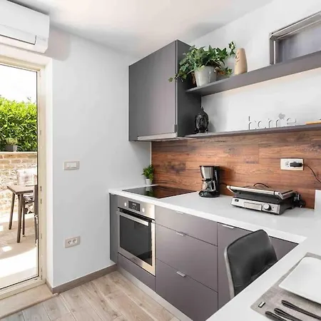 House Mateo Apartment Bubani
