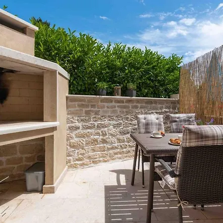House Mateo Apartment Bubani