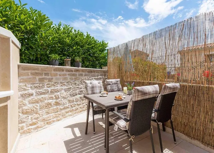 House Mateo アパート Bubani